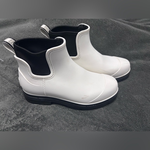 UGG Shoes - UGG White and Black Droplet Boots